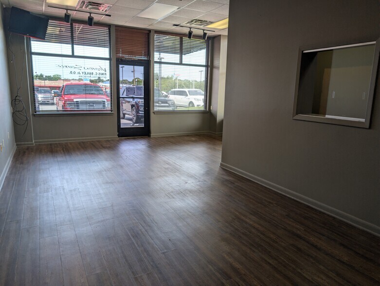2033 E Race Ave, Searcy, AR à louer - Photo du bâtiment - Image 3 de 18