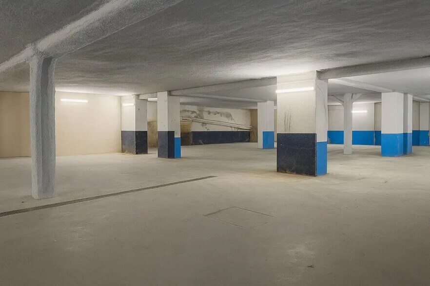 Industriel dans Marseille à louer - Photo du bâtiment - Image 2 de 6