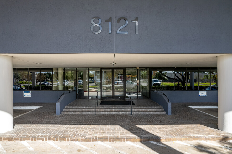 8121 Broadway St, Houston, TX for lease - Building Photo - Image 2 of 3