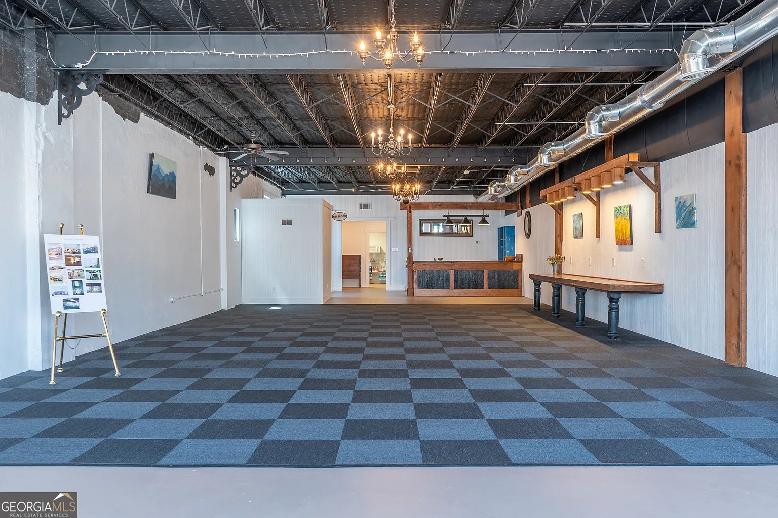 11 N Sage St, Toccoa, GA for lease Interior Photo- Image 1 of 6