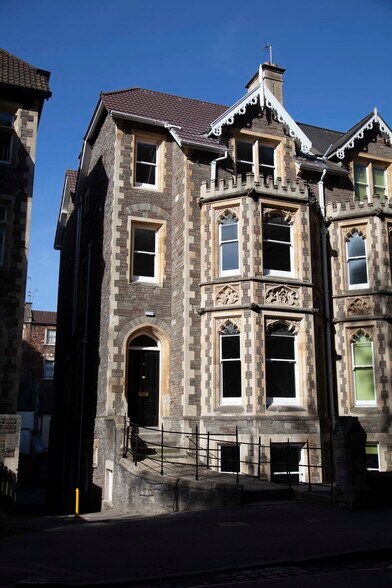 8 Elmdale Rd, Bristol à louer - Photo du bâtiment - Image 1 de 6