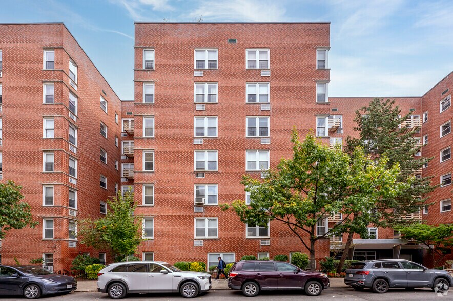 1717 E 18th St, Brooklyn, NY à vendre - Photo du bâtiment - Image 3 de 6