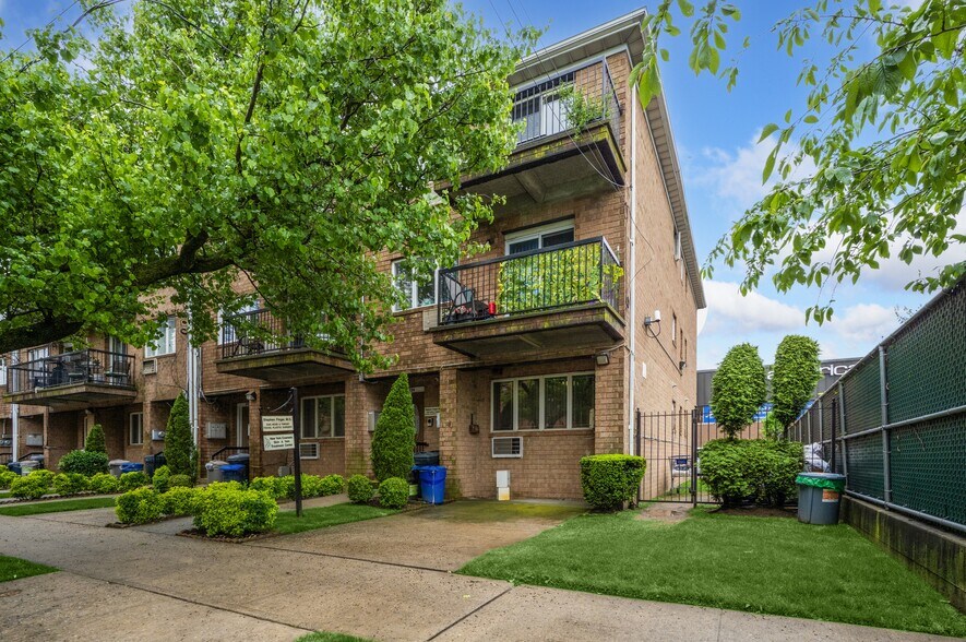 2256 Hendrickson St, Brooklyn, NY à vendre - Photo du bâtiment - Image 3 de 14