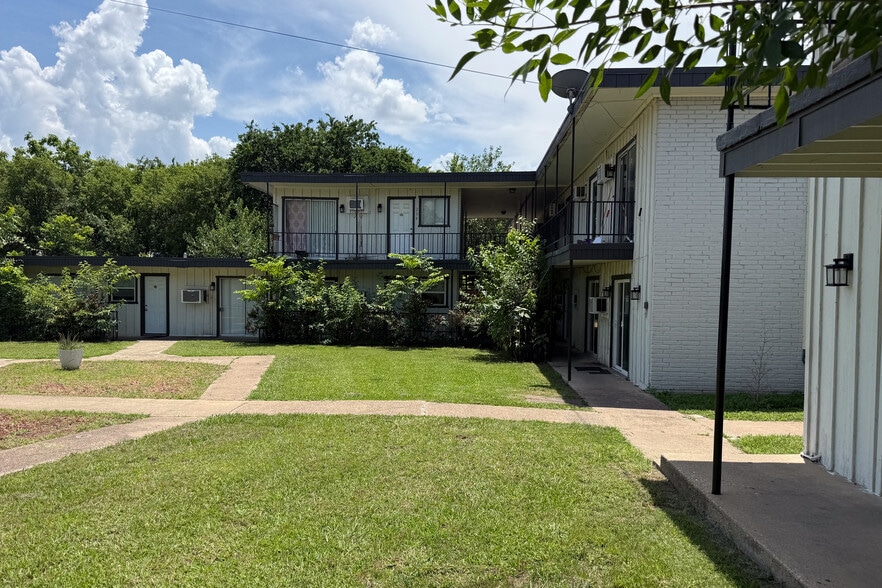 1234 Templecliff Dr, Dallas, TX for sale - Building Photo - Image 3 of 6