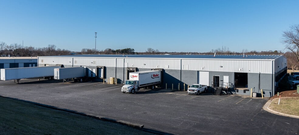 101 Creek Ridge Rd, Greensboro, NC à louer - Photo du bâtiment - Image 3 de 16