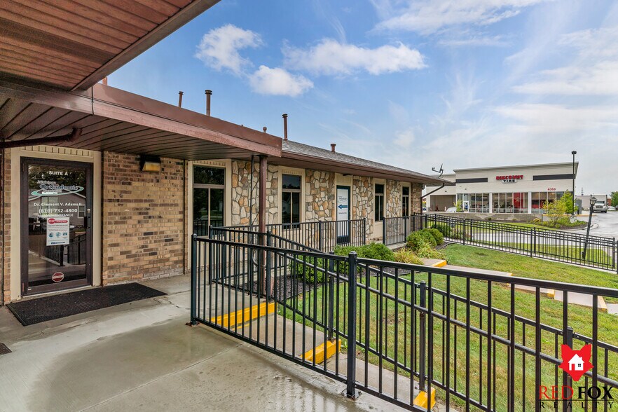 10683 S Saginaw St, Grand Blanc, MI à louer - Photo du bâtiment - Image 3 de 37