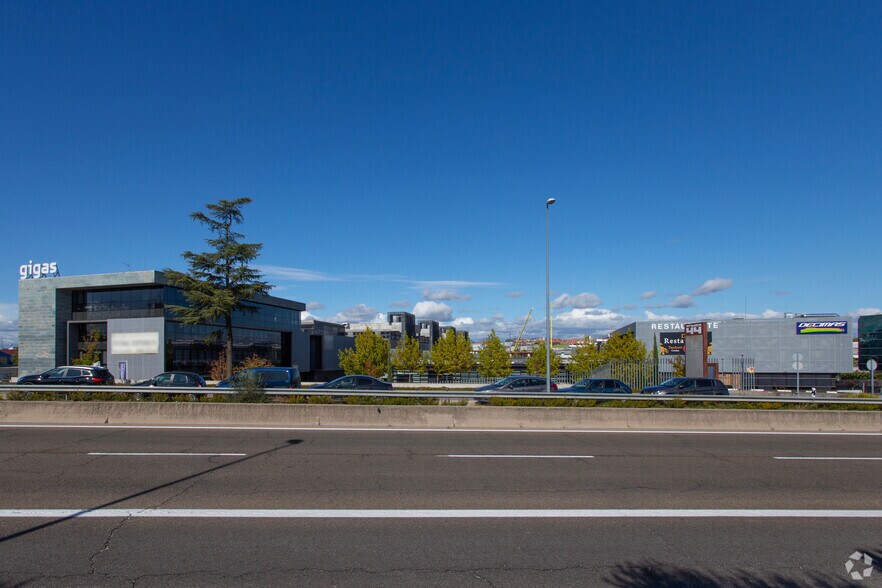 Avenida de Fuencarral, 44, Alcobendas, Madrid à louer - Photo du bâtiment - Image 3 de 7