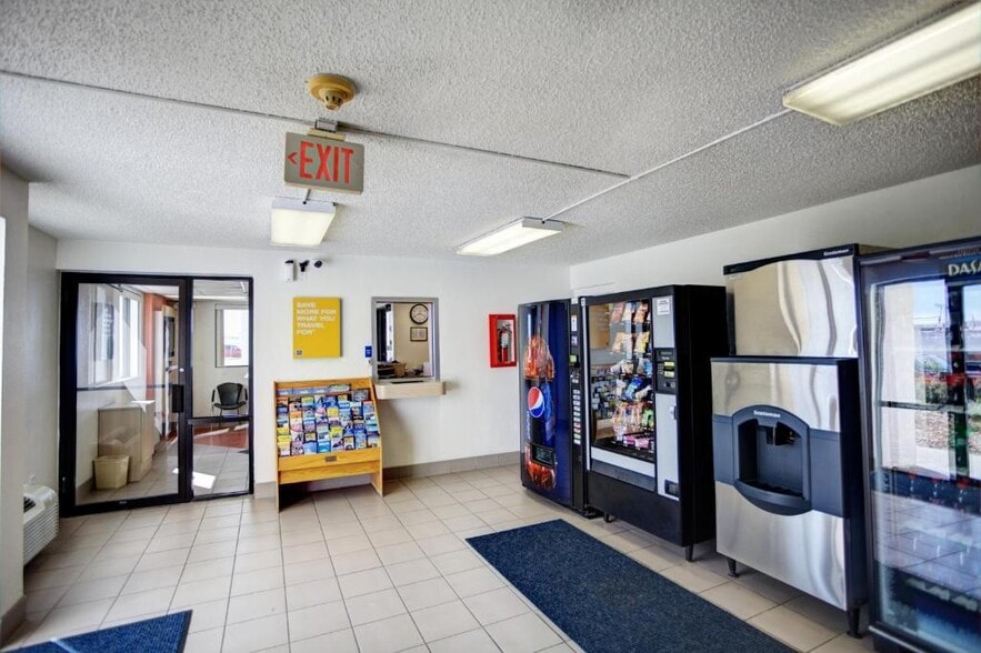 3032 S Expressway St, Council Bluffs, IA for sale - Building Photo - Image 3 of 3