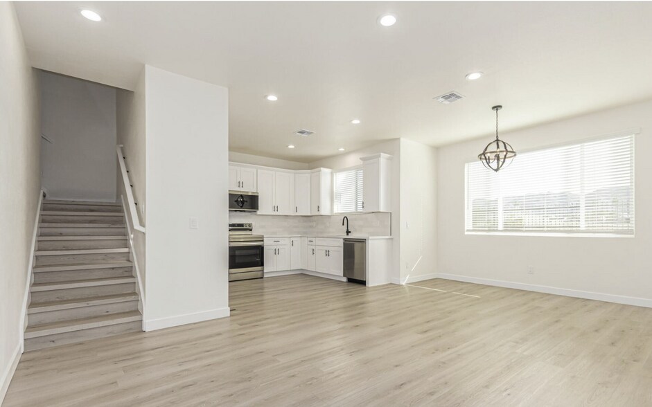 105-141 W Latona Rd, Phoenix, AZ à vendre - Photo du bâtiment - Image 2 de 5