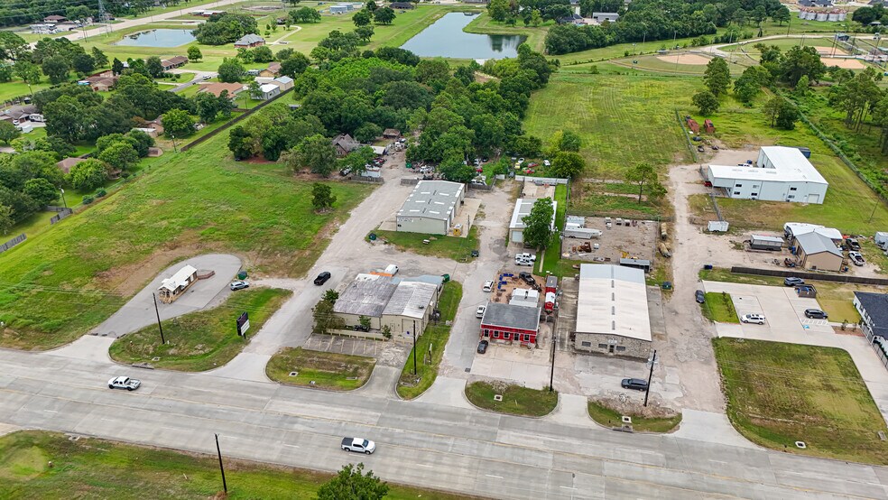 3725-3805 FM 646 portefeuille de 2 propriétés à vendre sur LoopNet.ca - Photo du bâtiment - Image 2 de 16