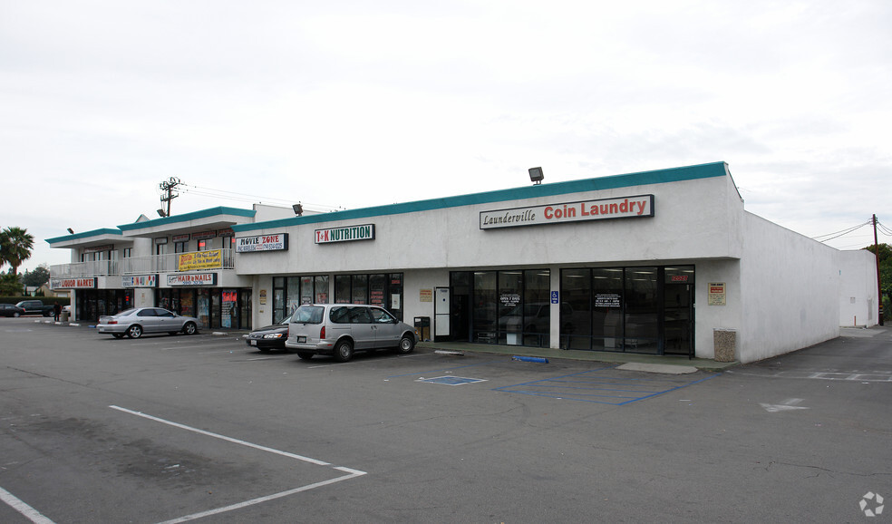 12011-12027 Garden Grove Blvd, Garden Grove, CA for lease - Building Photo - Image 1 of 10