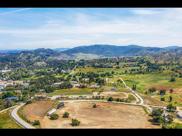 Hill Valley Dr, Escondido, CA à vendre - Photo principale - Image 1 de 5