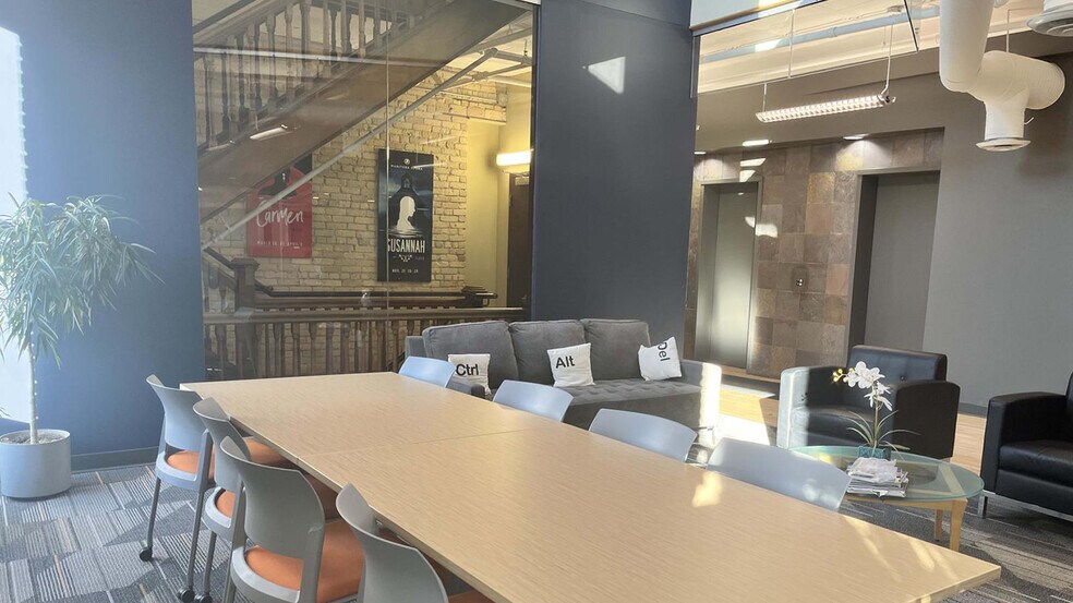 211 Bannatyne Av, Winnipeg, MB à louer - Photo du bâtiment - Image 2 de 12