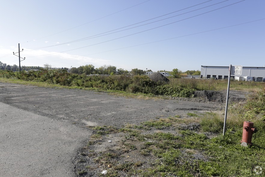 Rd Côte-nord, Boisbriand, QC à vendre - Photo du bâtiment - Image 2 de 3