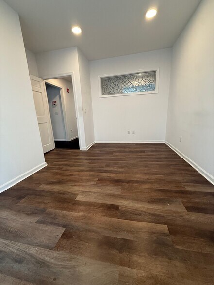 757 Post Rd, Darien, CT à louer - Photo du bâtiment - Image 3 de 10