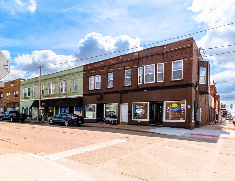 18th & 18th Mixed-Use Portfolio portfolio of 3 properties for sale on LoopNet.ca - Building Photo - Image 3 of 13