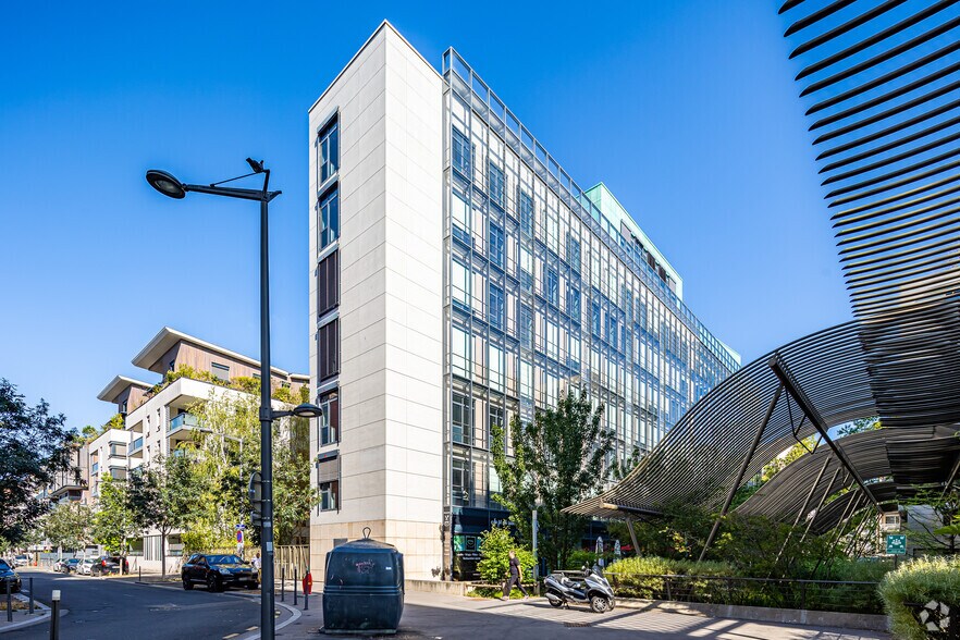 Office in Lyon for lease - Building Photo - Image 2 of 2