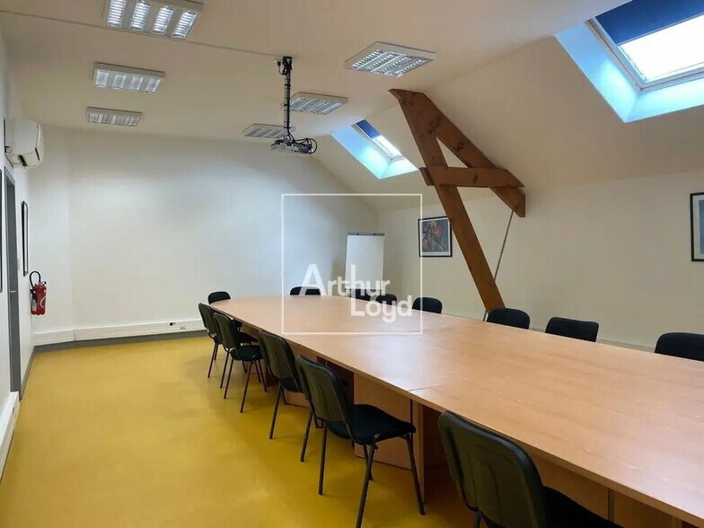 Bureau dans Vaux-le-Pénil à vendre - Photo intérieure - Image 2 de 6