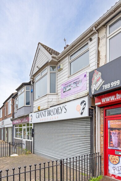 724-724 Holderness Rd, Hull à vendre - Photo du bâtiment - Image 2 de 11