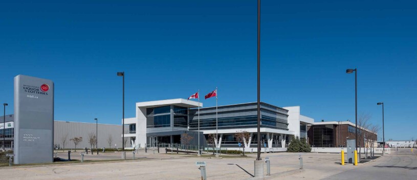 1555 Buffalo Pl, Winnipeg, MB à louer Photo du bâtiment- Image 1 de 2