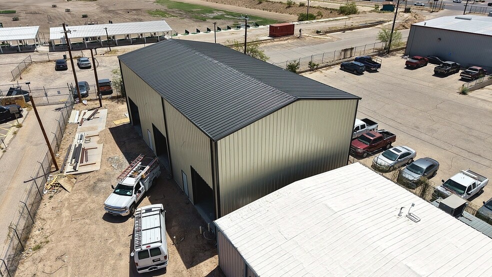 11237 Rojas Dr, El Paso, TX for lease - Building Photo - Image 3 of 11