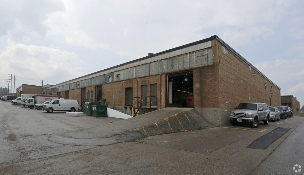 777-795 Alness St, Toronto, ON for lease - Building Photo - Image 2 of 3