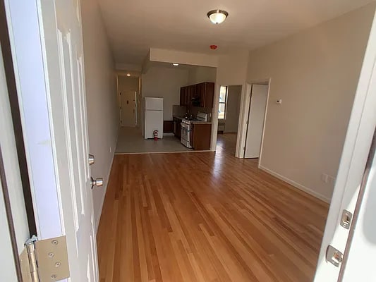 2828 W 19th St, Brooklyn, NY for sale - Interior Photo - Image 3 of 6