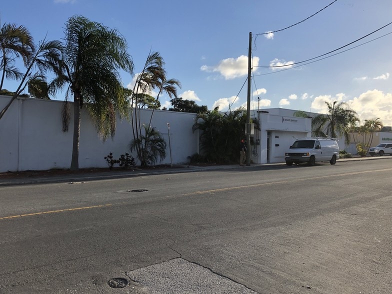 1304 Old Okeechobee Rd, West Palm Beach, FL for lease - Building Photo - Image 2 of 5