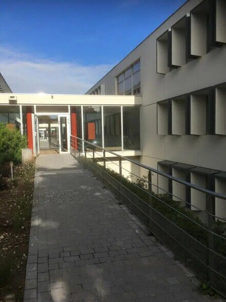 Bureau dans Écully à vendre - Hall d’entrée - Image 1 de 4