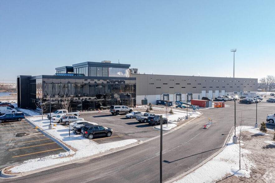 1425 Madeline Ln, Elgin, IL for lease - Building Photo - Image 2 of 5