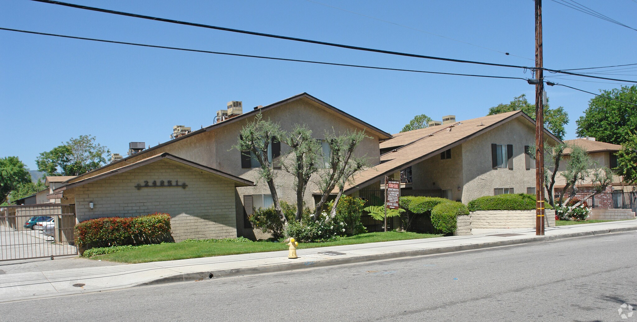 24851 Walnut St, Newhall, CA for sale Primary Photo- Image 1 of 4