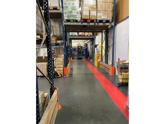 Plus de détails pour Bureau, Local d'activités à louer