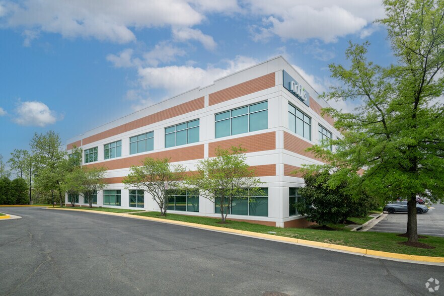 8211 Terminal Rd, Lorton, VA à louer - Photo du bâtiment - Image 2 de 9