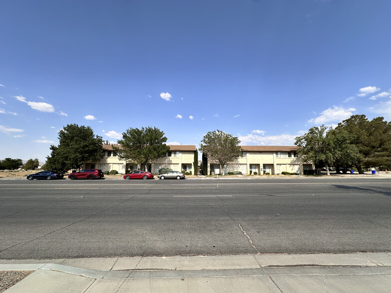 12745 Navajo Rd, Apple Valley, CA à vendre - Photo du bâtiment - Image 1 de 1