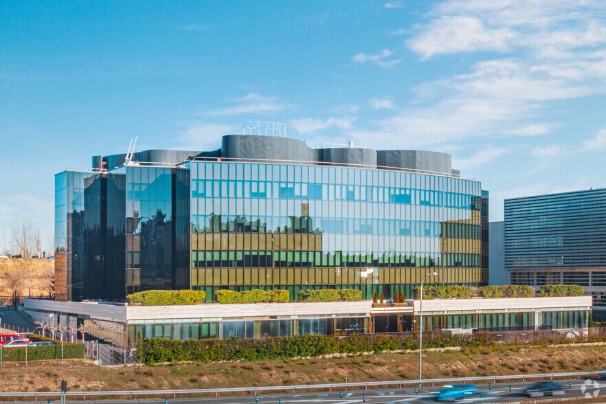 Calle Ribera del Loira, 8 - 10, Madrid, Madrid à louer - Photo du bâtiment - Image 3 de 21