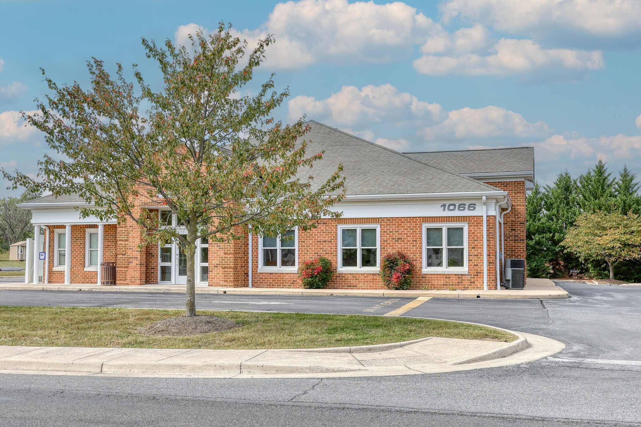 1066 Hisey Ave, Woodstock, VA for lease Building Photo- Image 1 of 8