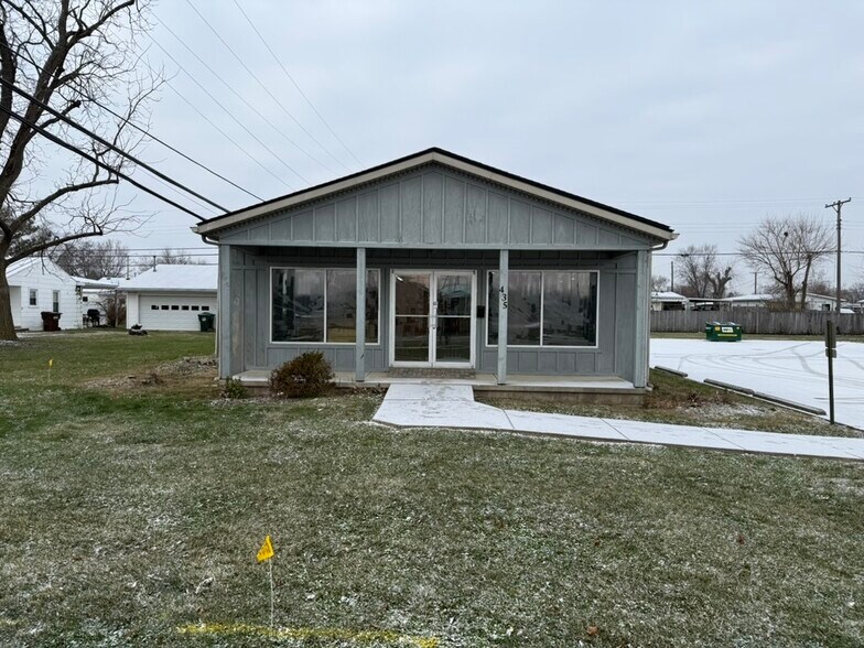 435 N Main St, New Carlisle, OH à vendre - Photo du bâtiment - Image 1 de 18