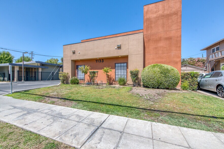 1133 E Olive Ave, Fresno, CA à louer - Photo du bâtiment - Image 2 de 11