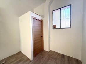 Retail in Madrid, Madrid for lease Interior Photo- Image 2 of 3