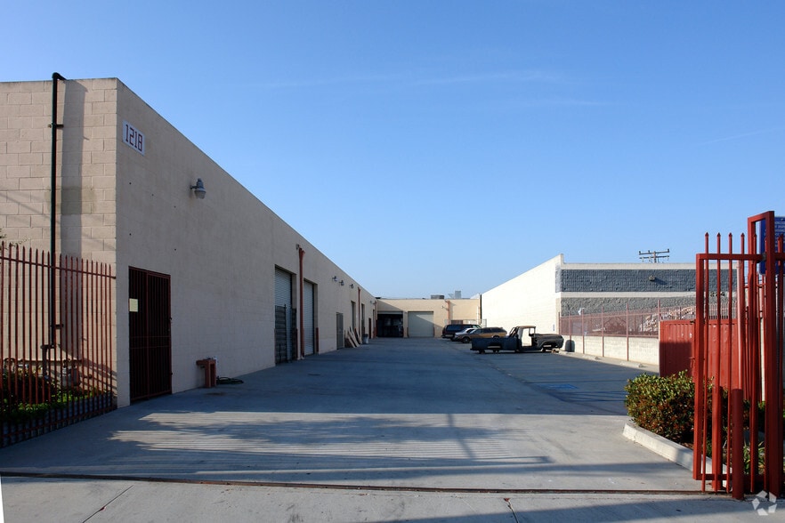 1218 134th St, Gardena, CA for lease - Building Photo - Image 3 of 9