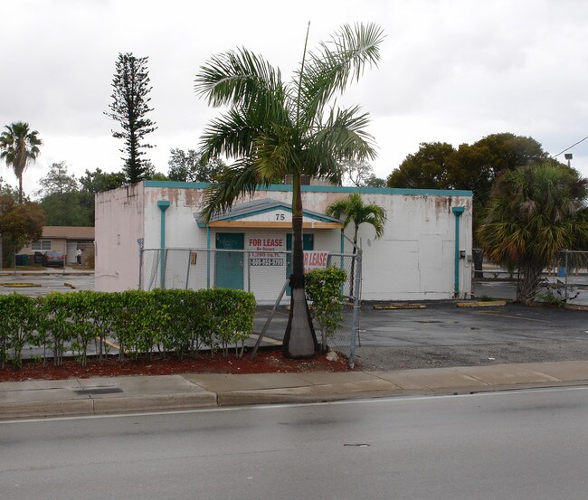 Plus de détails pour 75 NE 183rd St, Miami, FL - Commerce de détail à vendre
