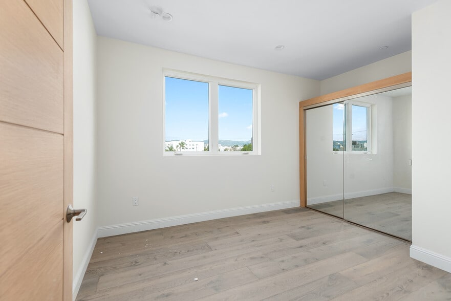 1429 S Bedford St, Los Angeles, CA à vendre - Photo intérieure - Image 2 de 7