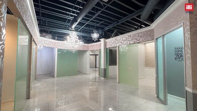 20640-20668 Ventura Blvd, Woodland Hills, CA à louer Photo intérieure- Image 2 de 11