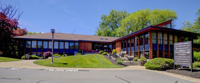 Plus de détails pour 111 Torrey St, Brockton, MA - Bureau à vendre