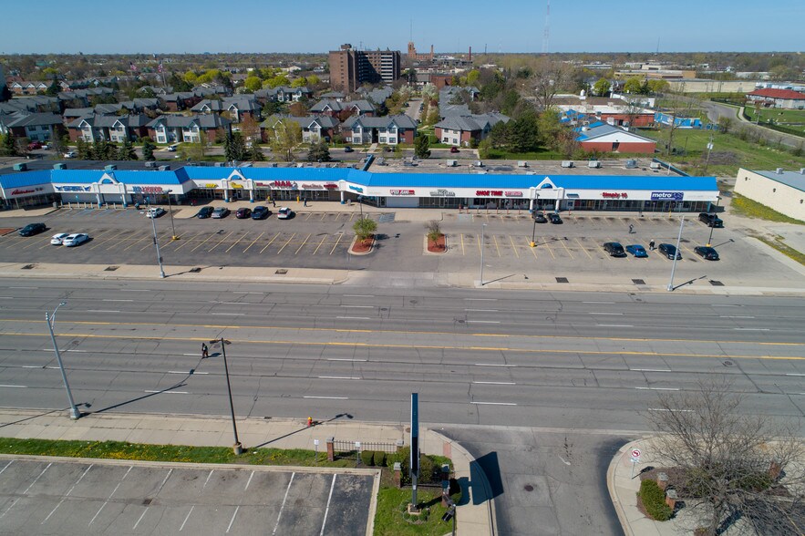 14101-14529 Woodward Ave, Highland Park, MI à louer - Photo du bâtiment - Image 2 de 8