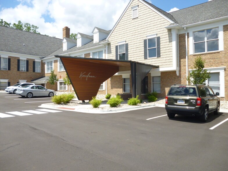30903 Northwestern Hwy, Farmington Hills, MI à louer - Photo du bâtiment - Image 1 de 9