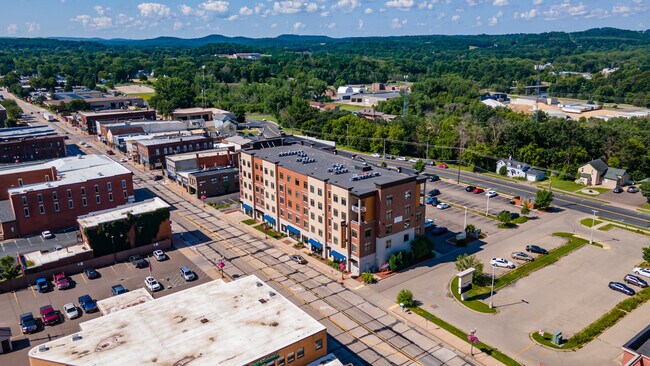 More details for 503 Broadway St S, Menomonie, WI - Retail for Lease