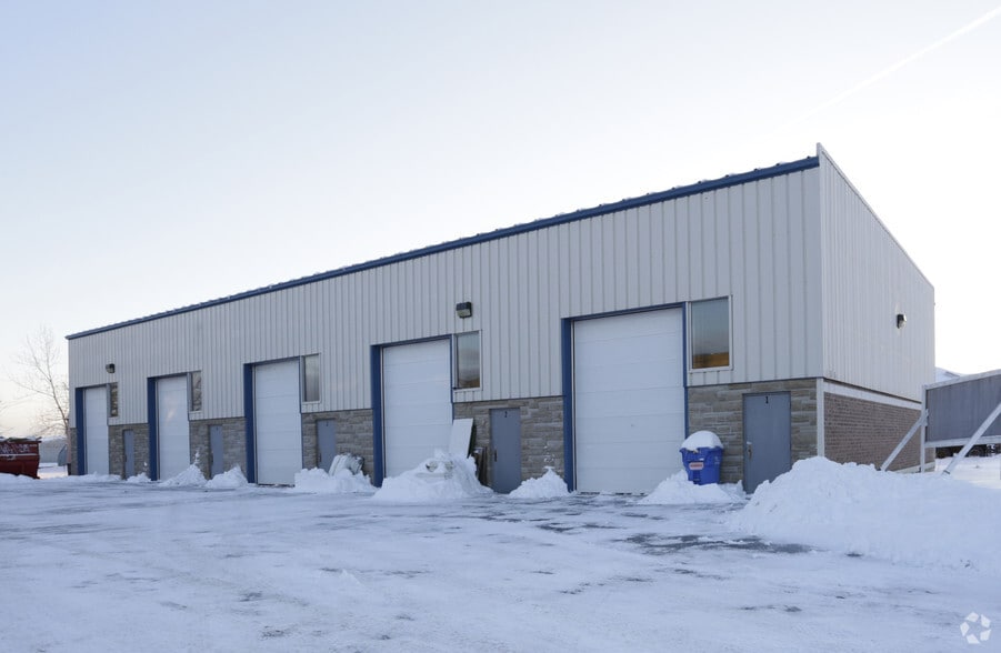 138 Wescar Ln, Ottawa, ON for lease - Primary Photo - Image 1 of 3