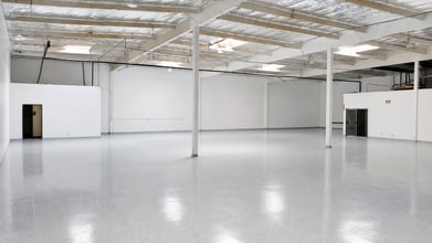 2725 Seaboard Ln, Long Beach, CA for lease Interior Photo- Image 1 of 5