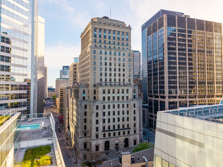 1050 Côte du Beaver Hall, Montréal, QC à louer - Photo du bâtiment - Image 1 de 9